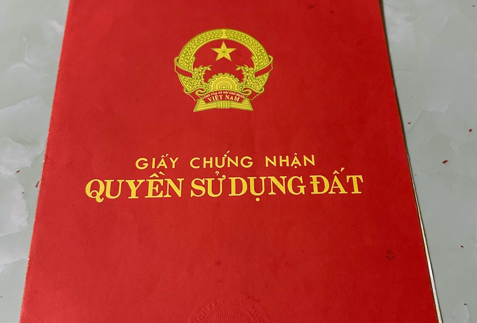 Có bản án vẫn phải nộp sổ đỏ gốc: Người dân nói vô lý, nhà chức trách phản hồi