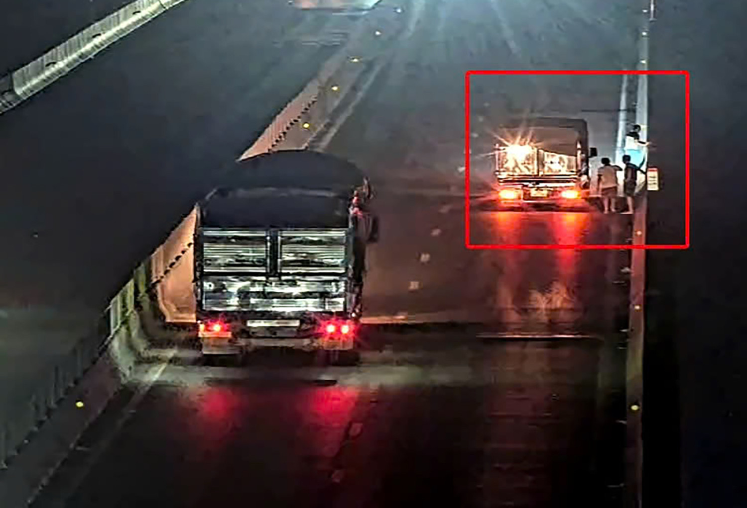 đi bộ trên cao tốc 1.jpg