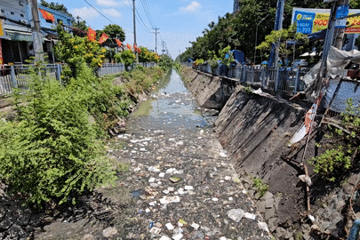 Hàng trăm hộ dân 'thấp thỏm' sống cạnh dòng kênh ô nhiễm suốt nhiều năm ở TPHCM