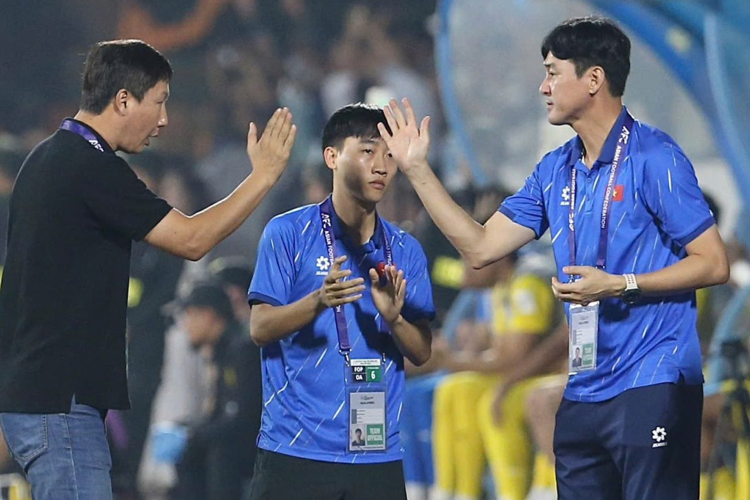 HLV Kim Sang Sik chia tay trợ lý số 1 người Hàn Quốc