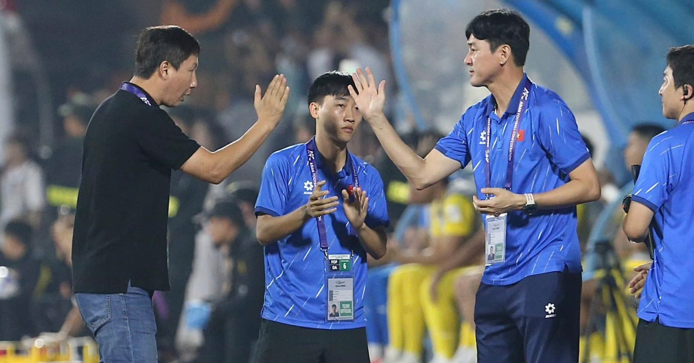HLV Kim Sang Sik chia tay trợ lý số 1 người Hàn Quốc