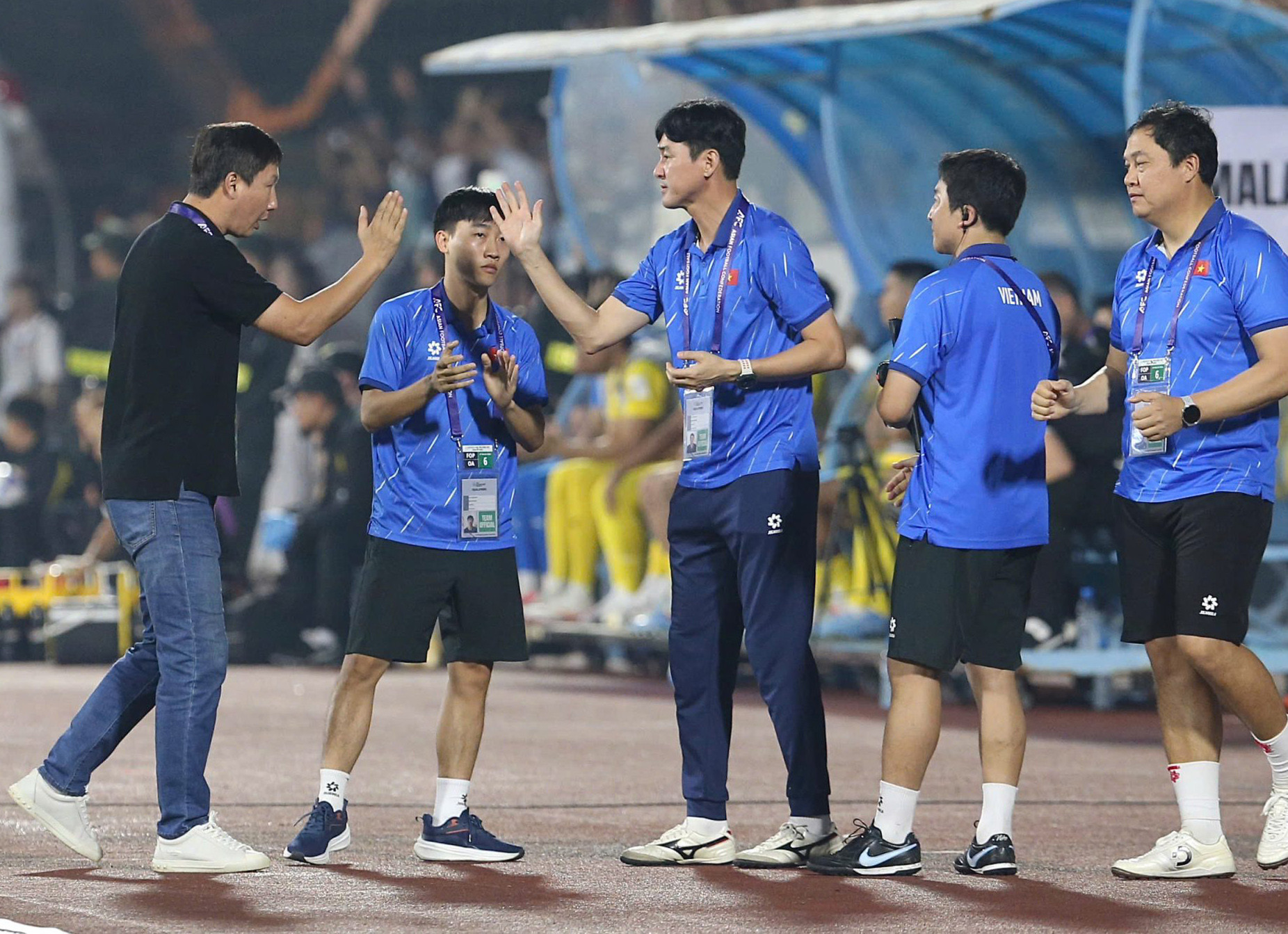 hlv kim sang sik tro ly.jpg