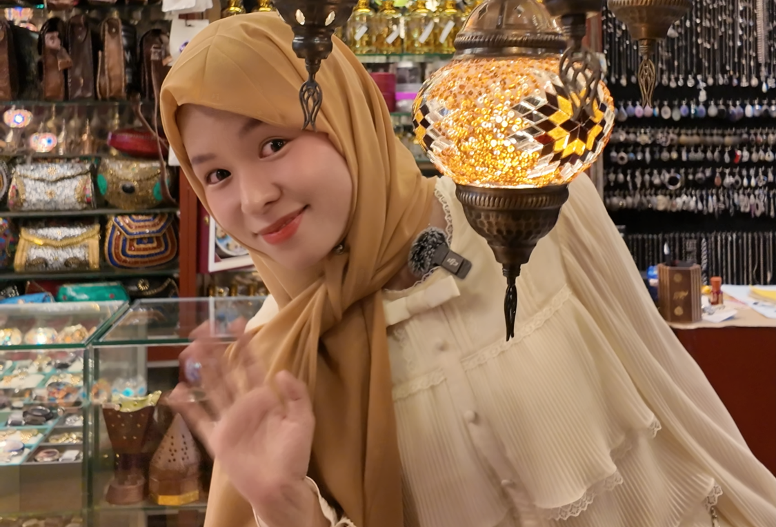 Khách Việt đi hơn 40 quốc gia, kể nơi 'xăng 15.000 đồng, người dân tốt khó tin'