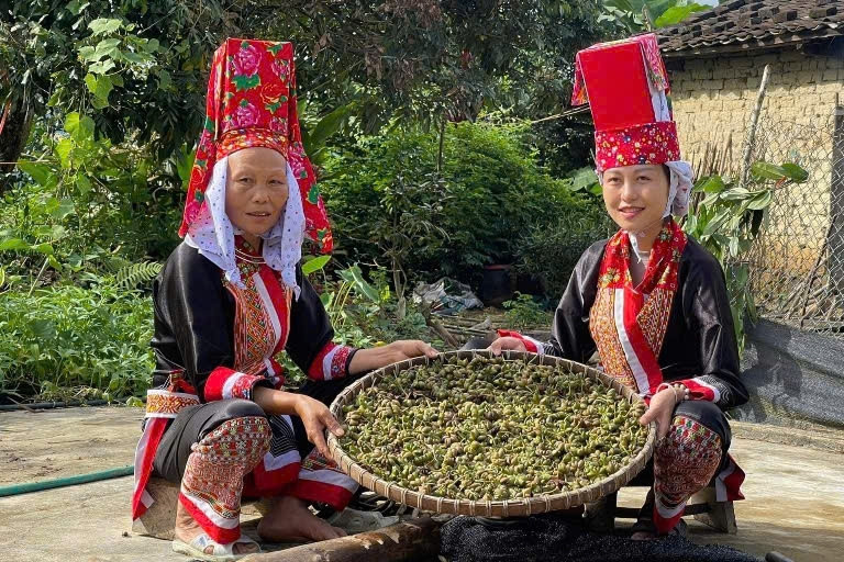 'Không ngờ cái áo mình khâu đưa lên mạng lại nhiều người thích thú'