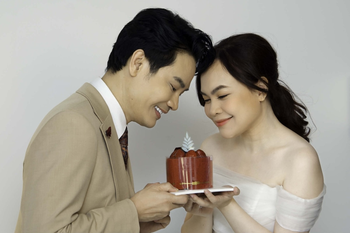  MC Hồng Phúc VTV làm điều đặc biệt tặng vợ diễn viên nhân 27 năm yêu và cưới 