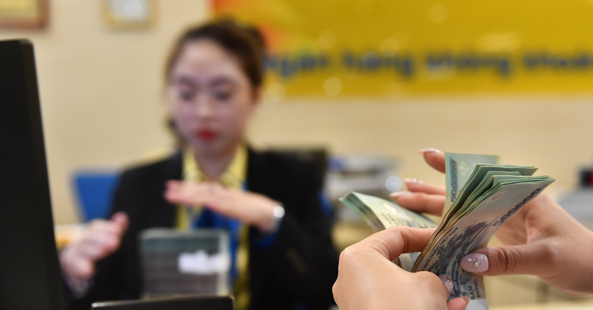 Lãi suất huy động vượt 9%/năm, đã lên đỉnh hay còn tăng tiếp?