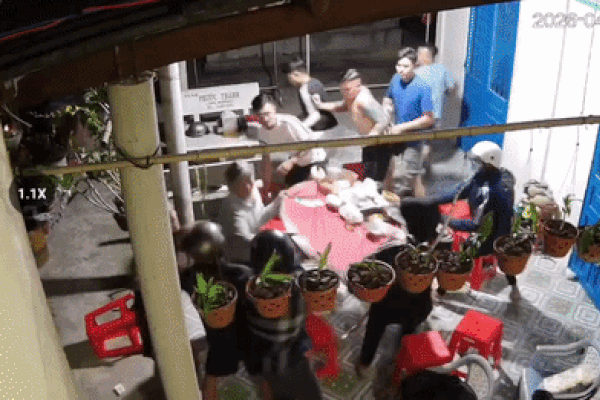 Nhóm thanh niên nghi dùng vật giống súng, dao tấn công người ở Đồng Tháp