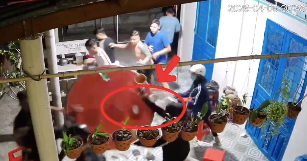 Nhóm thanh niên nghi dùng vật giống súng, dao tấn công người ở Đồng Tháp