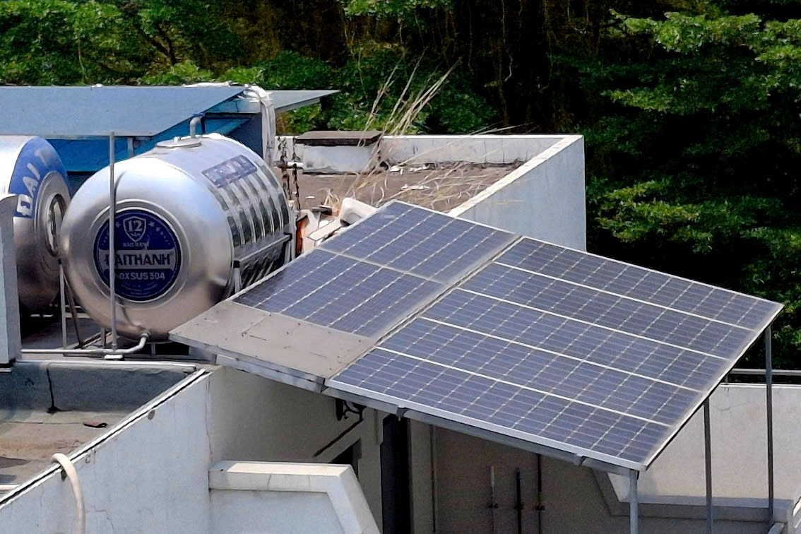 Sản lượng điện mặt trời mái nhà gây bất ngờ, vượt mặt điện gió