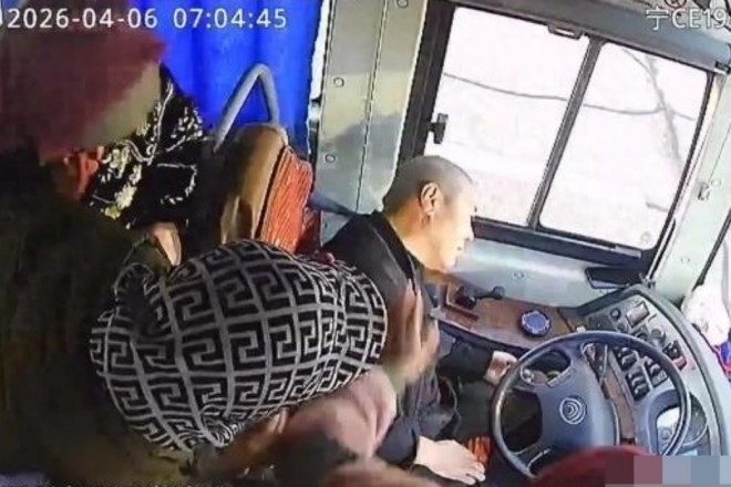 Tài xế đột quỵ vẫn cố đạp phanh, cứu 45 người trong 5 giây cuối đời