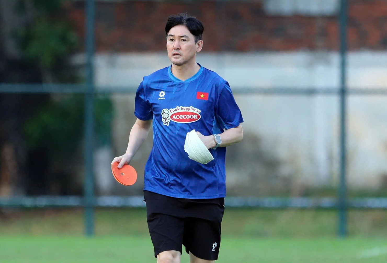 tro ly hlv kim sang sik.jpg