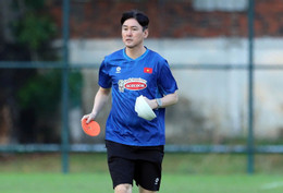 tro ly hlv kim sang sik.jpg