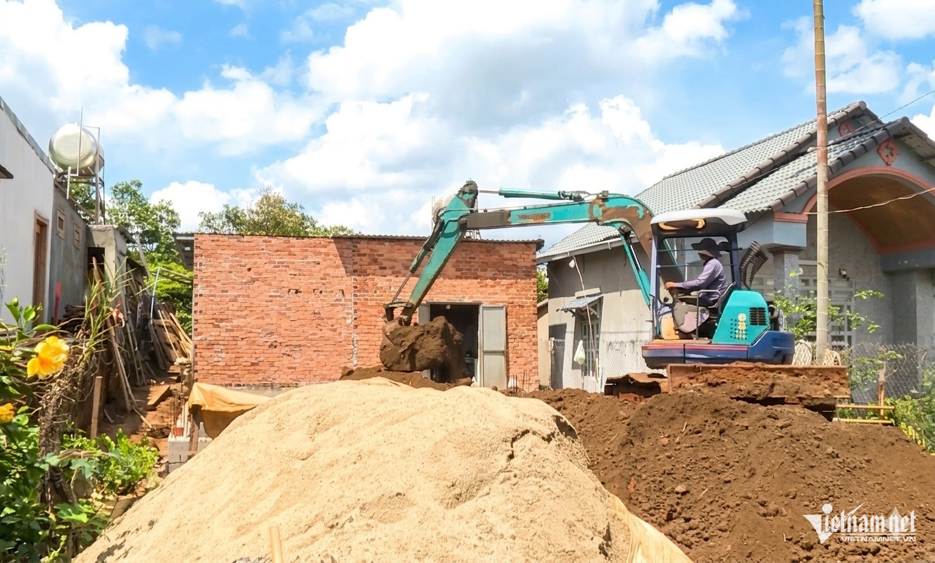 W-104 Anh bai Xoa nha tam o Dak Nong.jpg