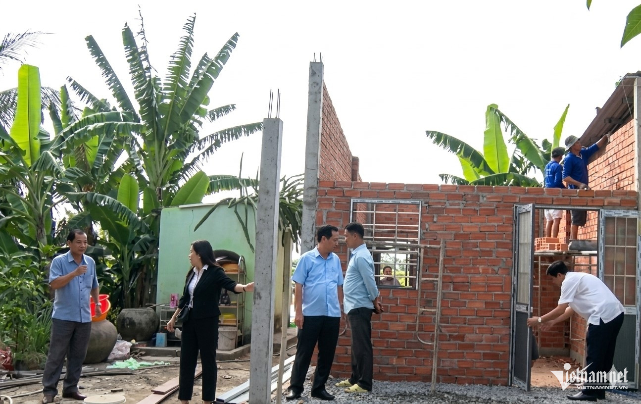 W-124 Anh bai Them 1 tinh xoa nha tam.jpg