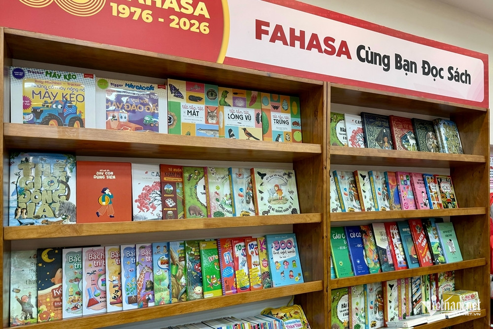 W-Anh002 Tu sach hoc sinh.jpg