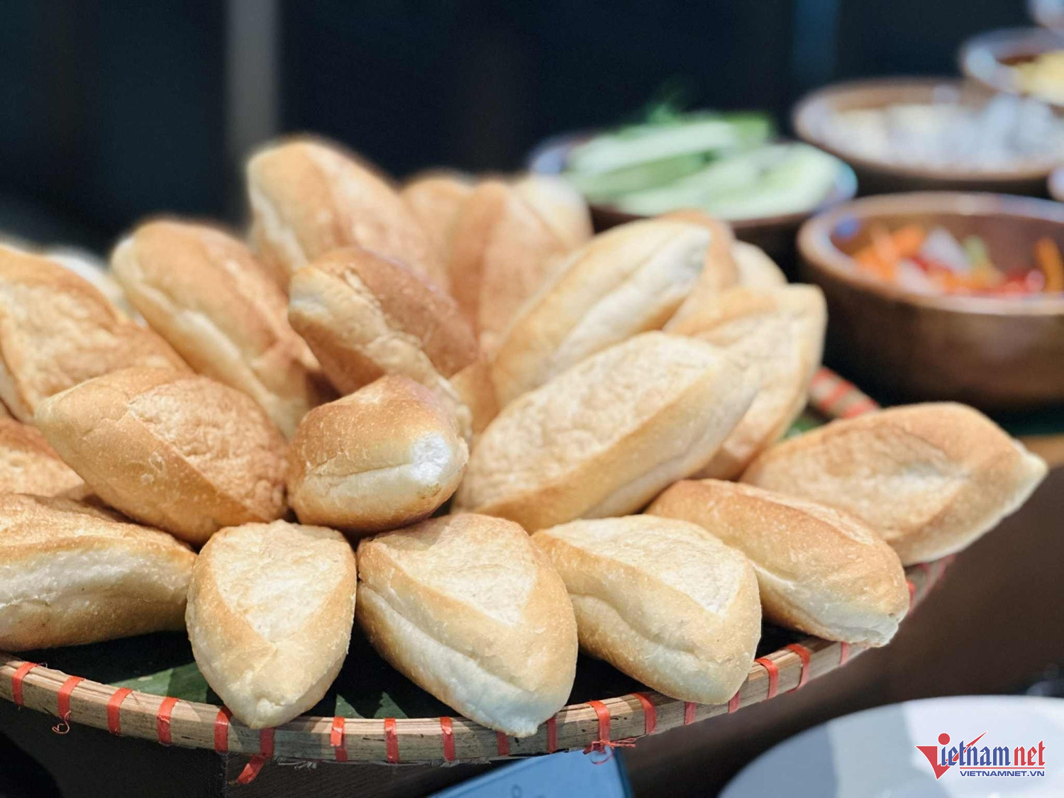 W-banh mi gan logo.jpg