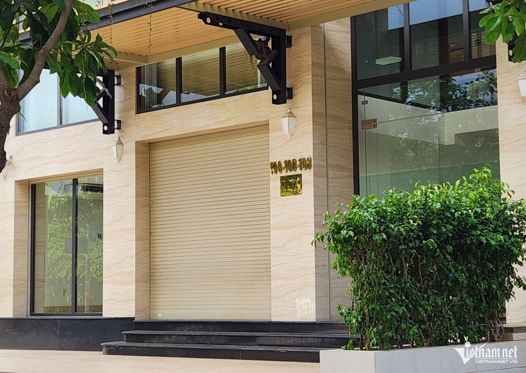 W-cty chi em rot.jpg