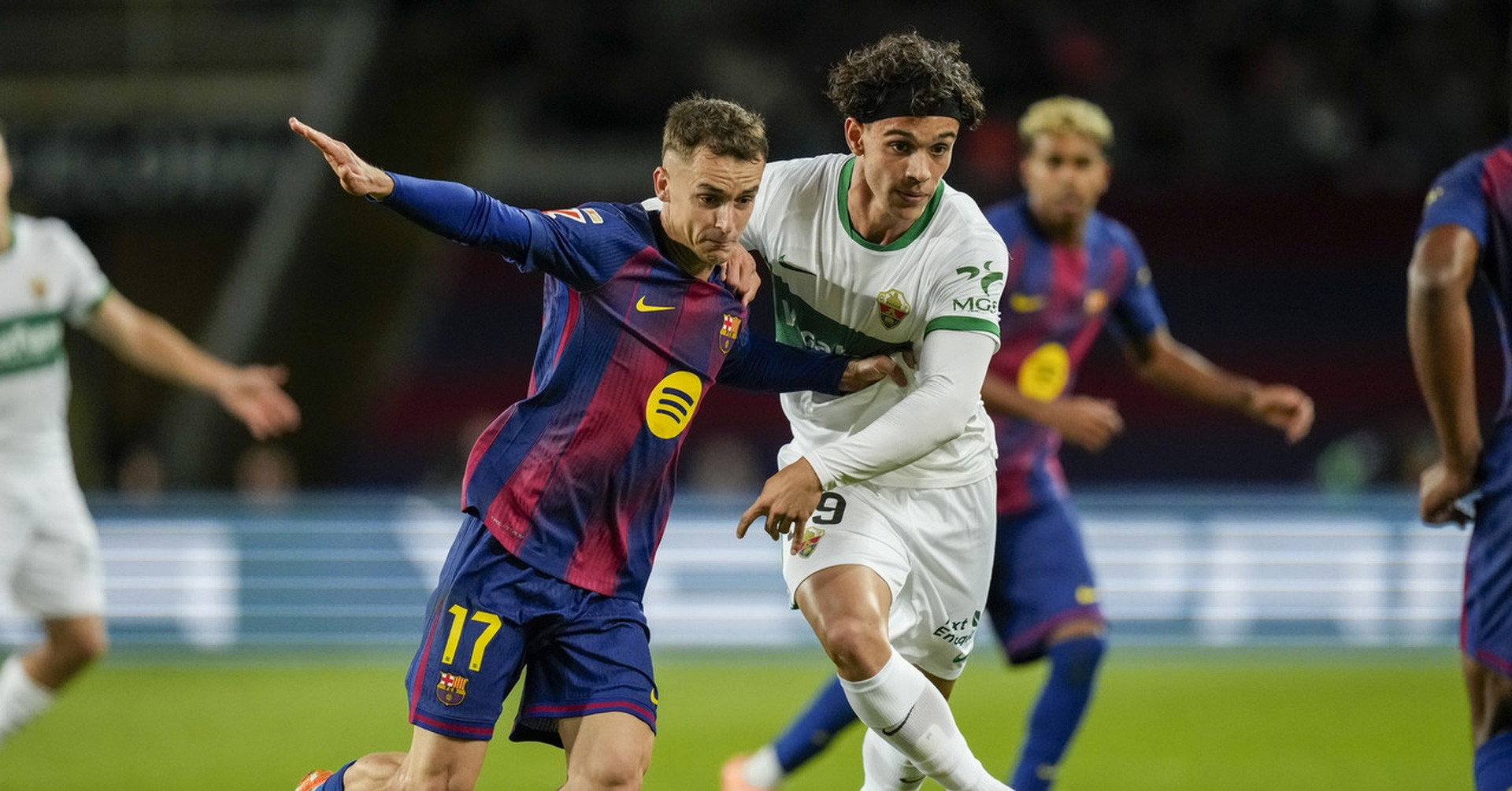 Thị trường chuyển nhượng sôi động: Trafford muốn rời Man City, Inter từ chối Barca