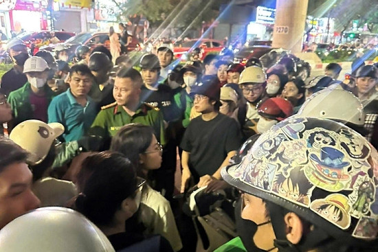  Bản tin cuối ngày 9/4: Nữ tài xế bị tấn công trên đường Xuân Thủy, gục tại chỗ 