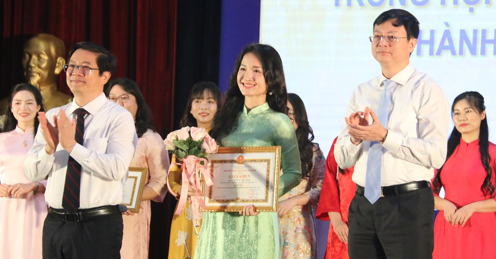 40 Giáo Viên Xuất Sắc Nhất Hà Nội 2026: Những Ngôi Trường Nào Đang Dẫn Đầu?