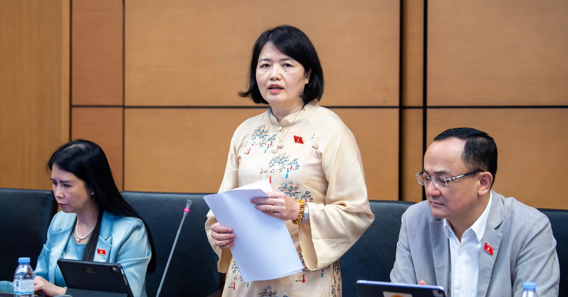 Đại biểu Quốc hội đề xuất nghiên cứu cấm hoặc hạn chế trẻ em dùng mạng xã hội