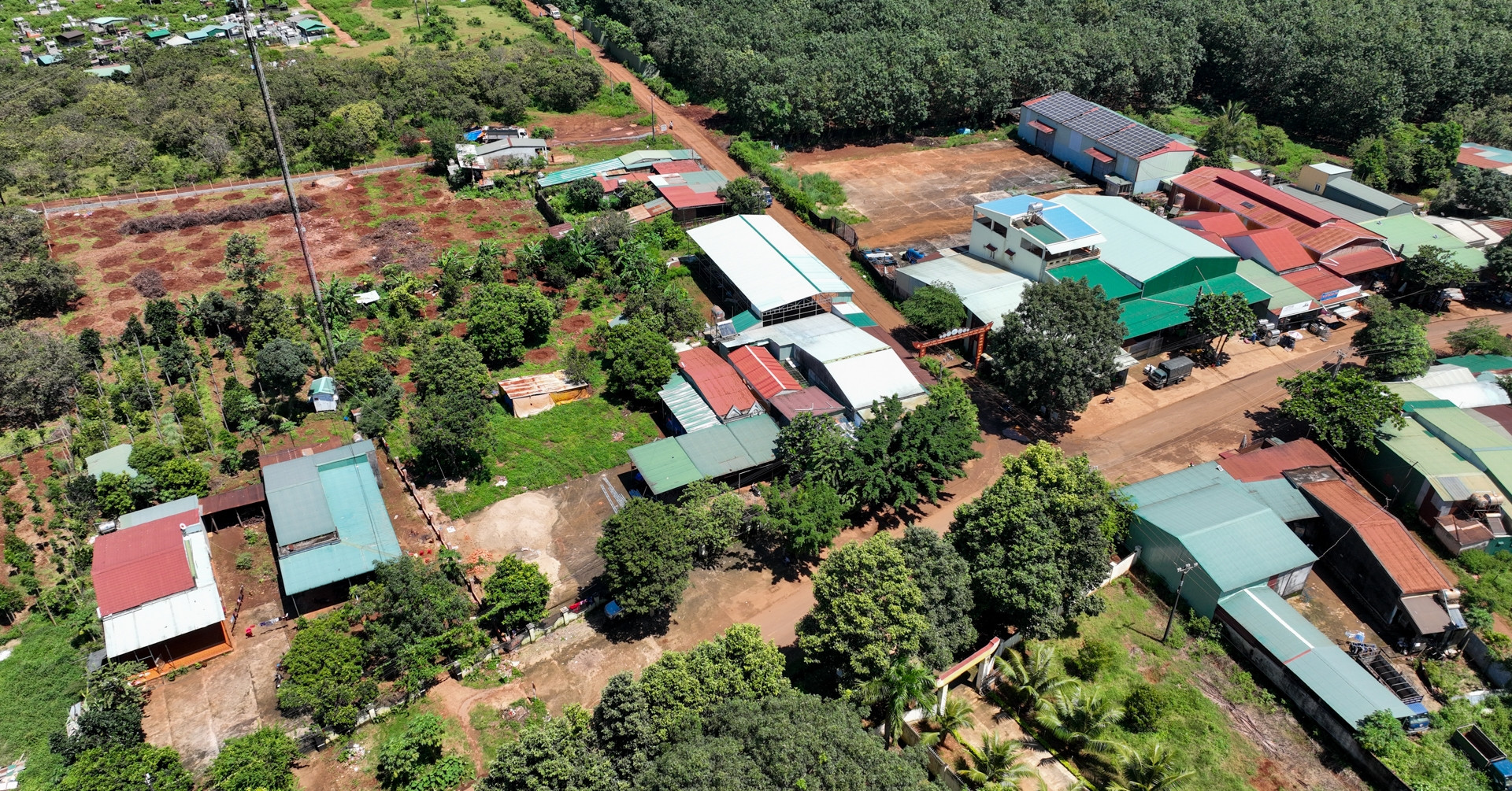 Đặt cọc mua đất xong mới biết ‘hụt’ hơn 100m2, người mua trầy trật đòi tiền