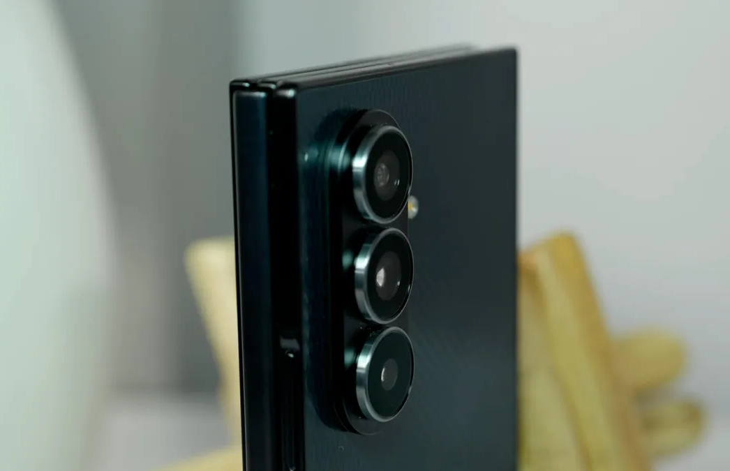 Galaxy Z TriFold  3.png