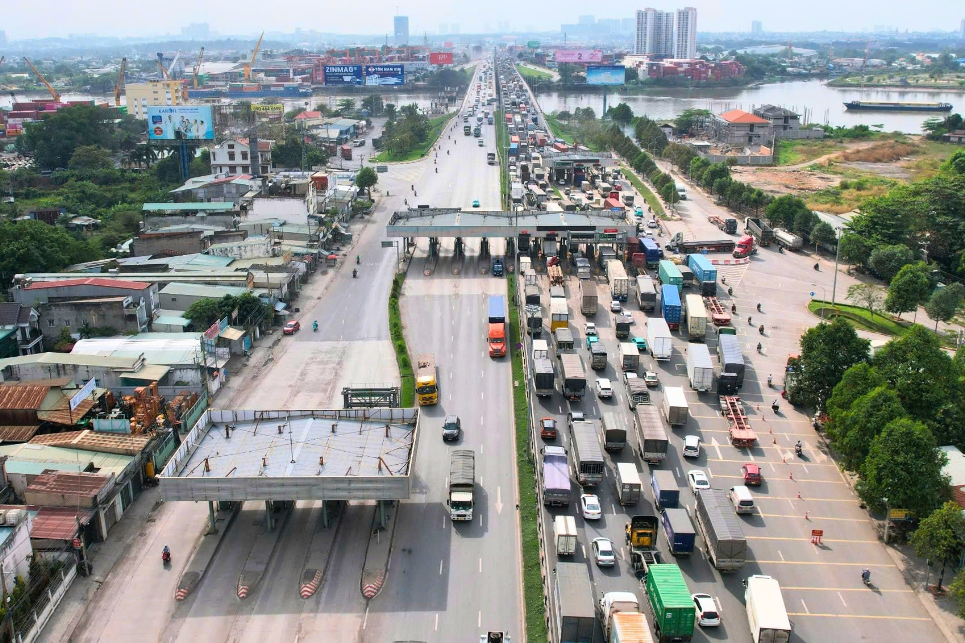  Hiện trạng 'lô cốt' bỏ hoang trên quốc lộ, án ngữ cửa ngõ TPHCM suốt nhiều năm 