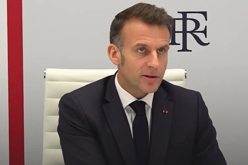 Macron 1.jpg
