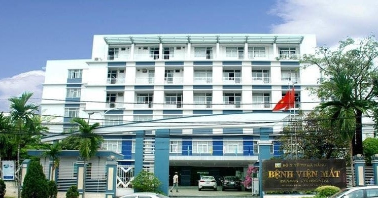 Ngỡ tốn hàng nghìn USD, nữ du khách Mỹ bất ngờ với chi phí khám mắt ở Việt Nam