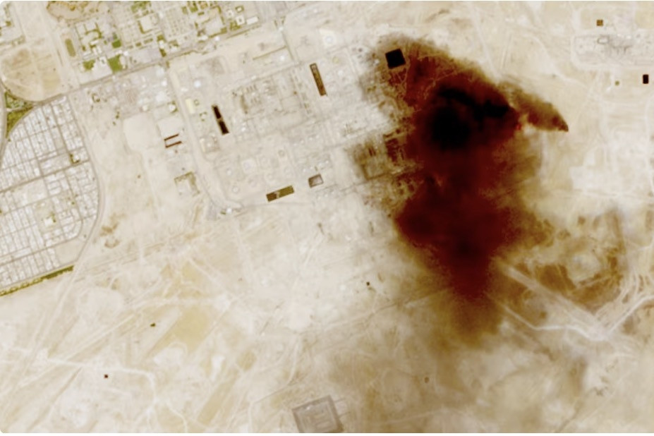 Nhà máy xử lý dầu thô lớn nhất Ảrập Xêút bốc cháy