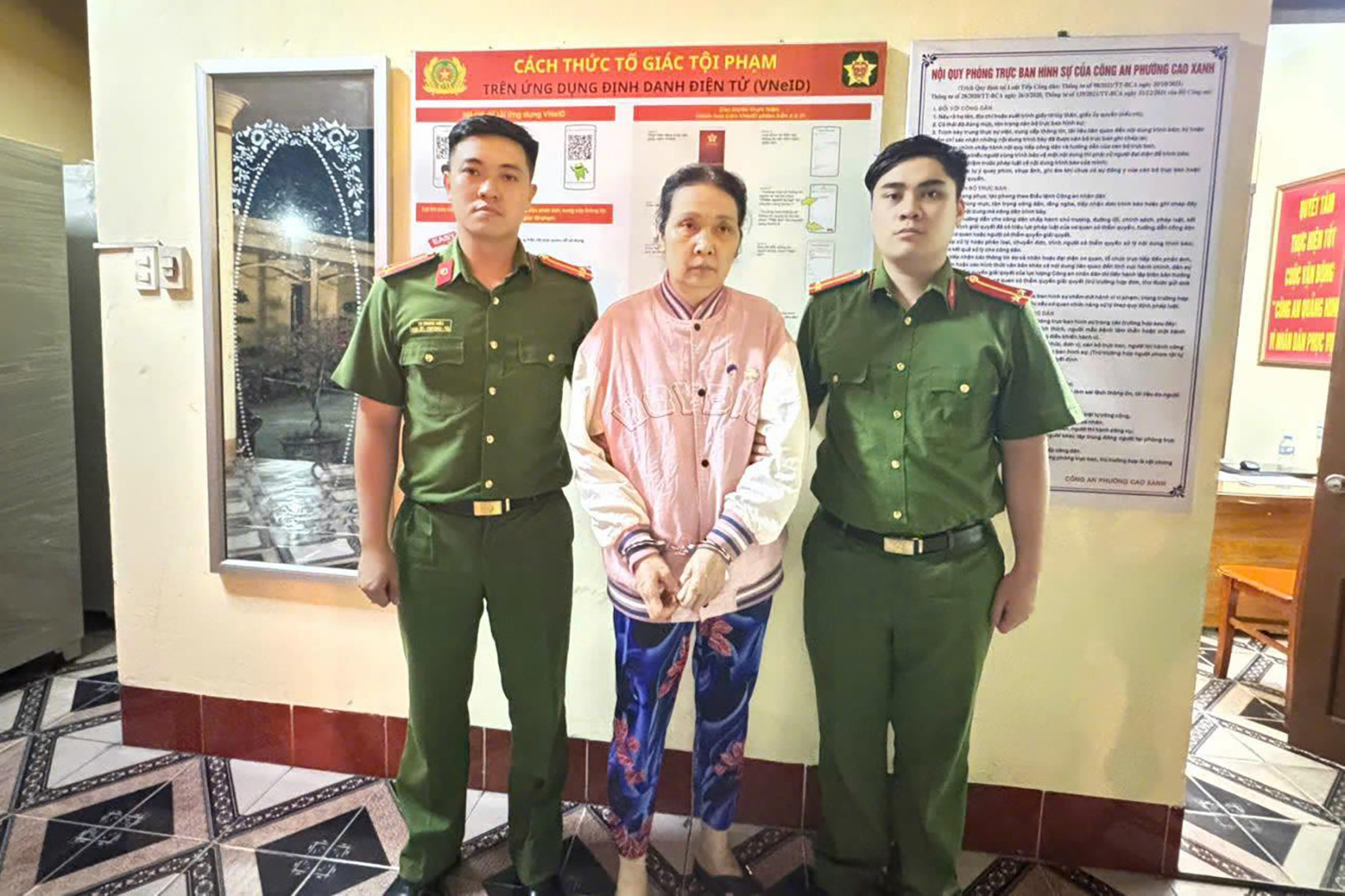 Giúp việc lén lục két sắt, trộm tiền vàng trả nợ 300 triệu đồng