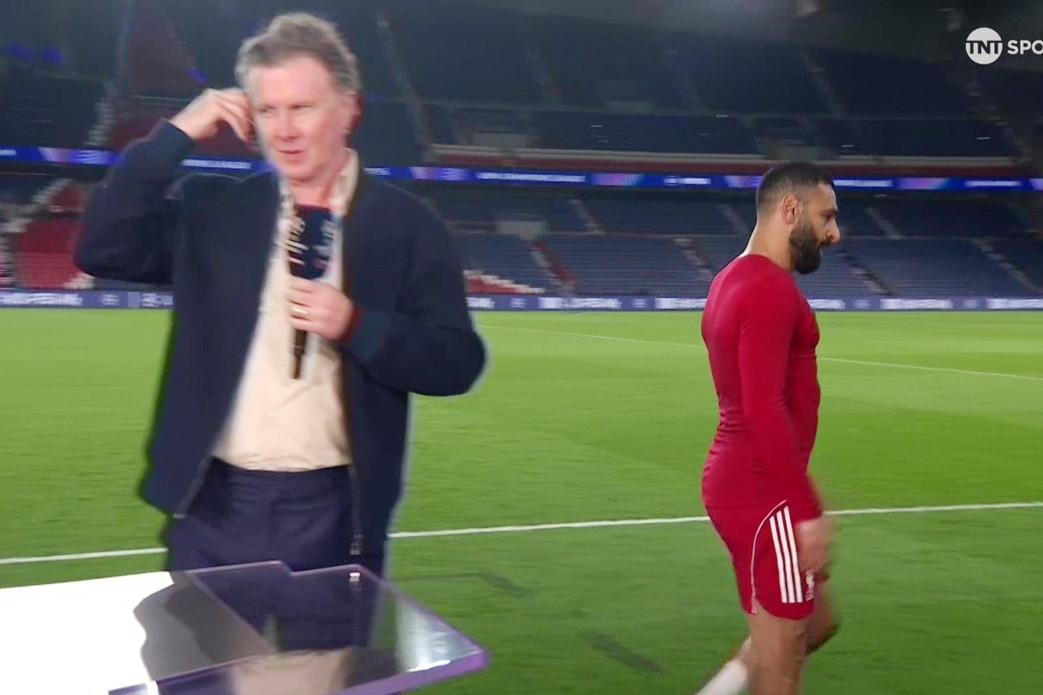 Phản ứng lạ của Salah sau khi Liverpool thua trắng PSG