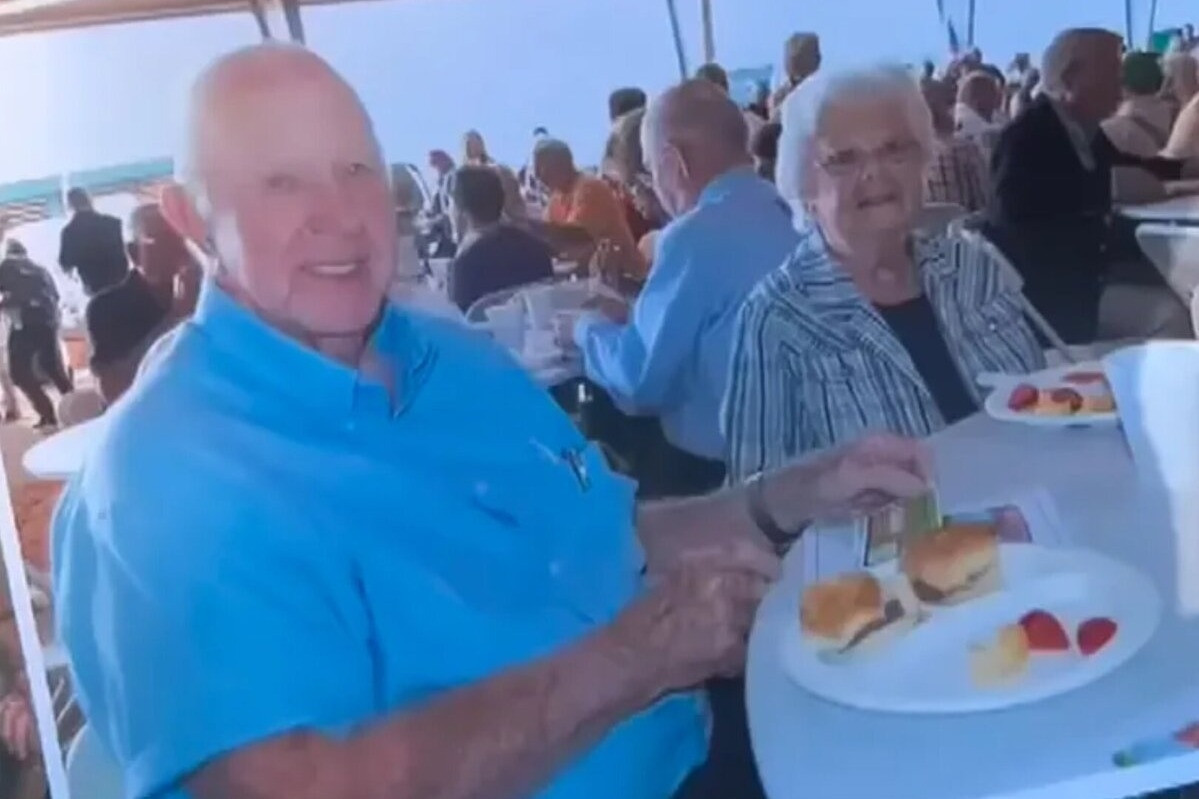 Sau hơn 70 năm chung sống, cặp vợ chồng qua đời cách nhau 9 tiếng đồng hồ