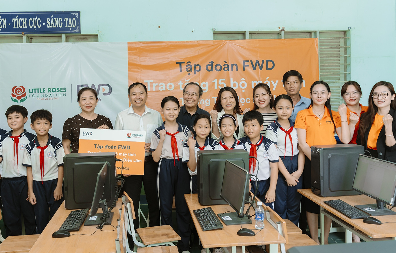 Tái thiết giáo dục sau bão lũ: FWD hỗ trợ học sinh Khánh Hòa 1 tỷ đồng