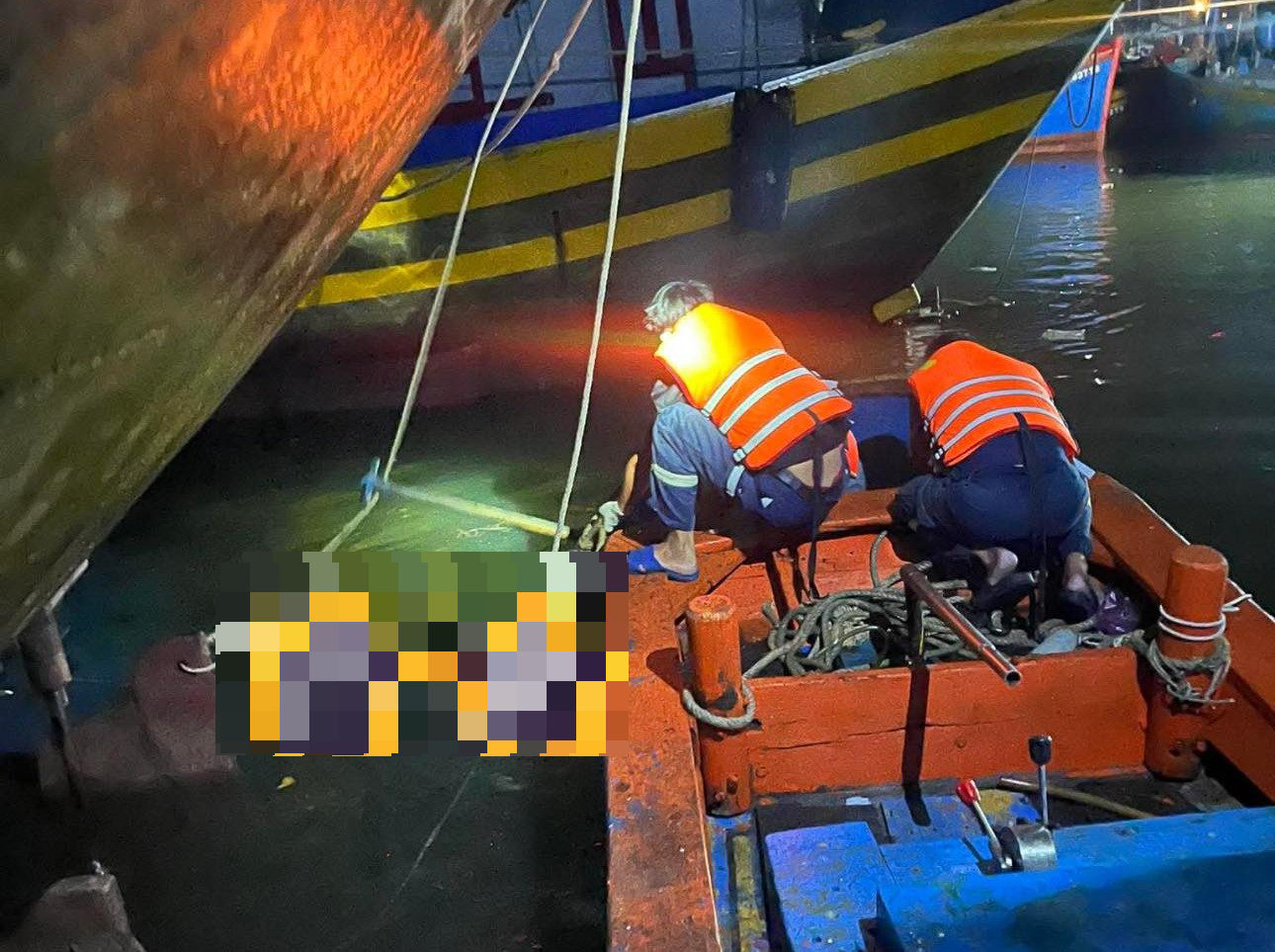 Tìm thấy thi thể thuyền viên sau gần 5 ngày mất tích trước giờ ra khơi..png