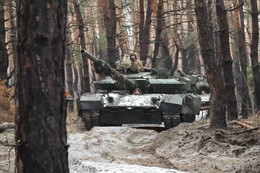 Video kíp xe tăng T-80BVM Nga bắn phá công sự của Ukraine ở Zaporizhzhia