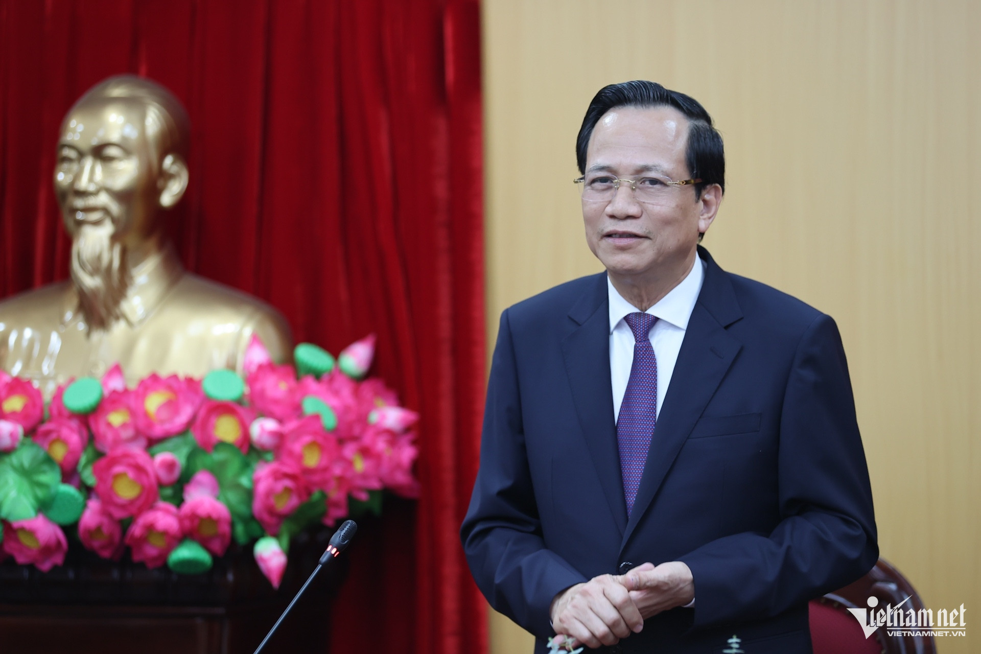 W-Bộ Trưởng Dung.jpg