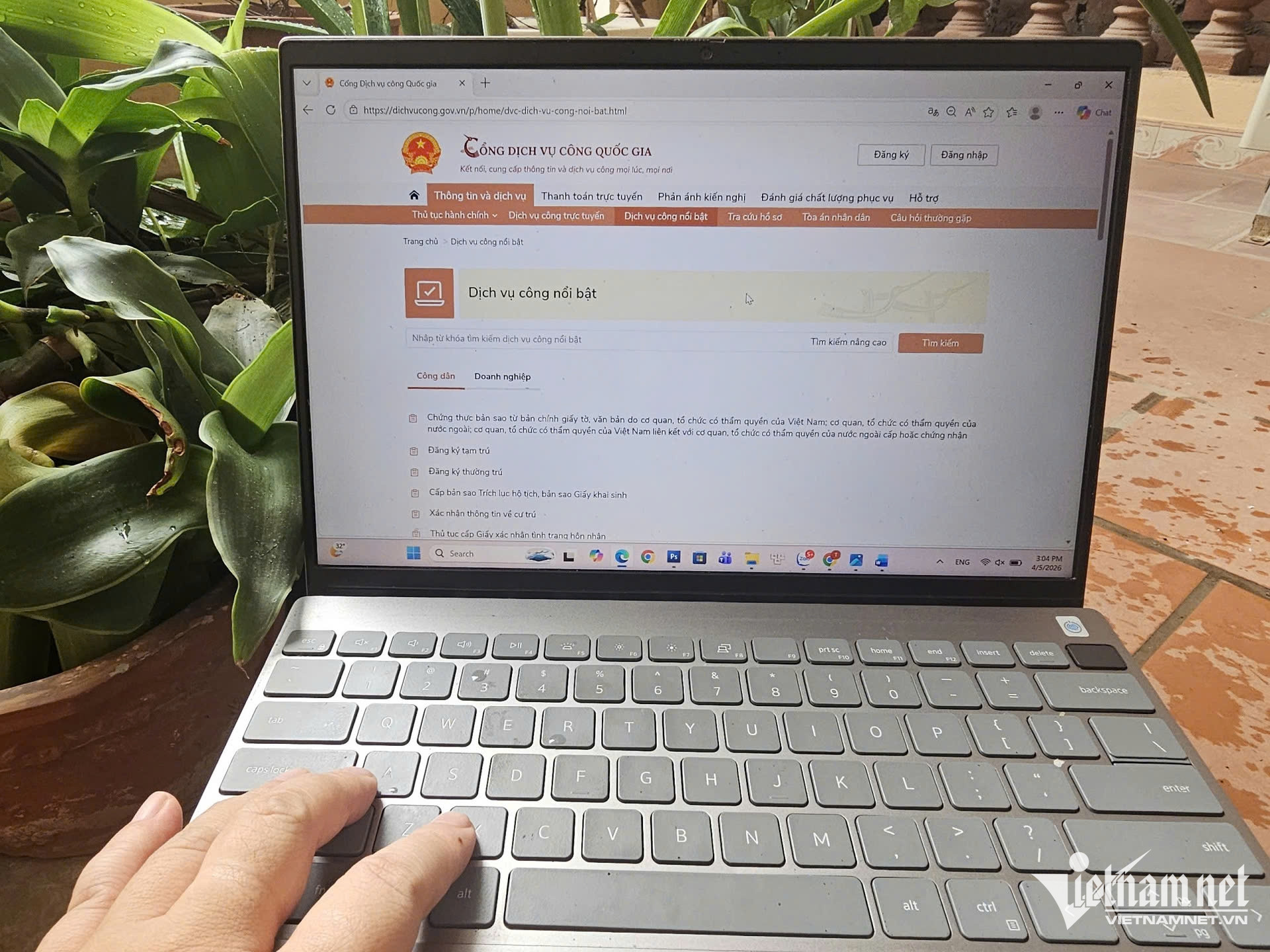 W-dich vu cong truc tuyen.jpg