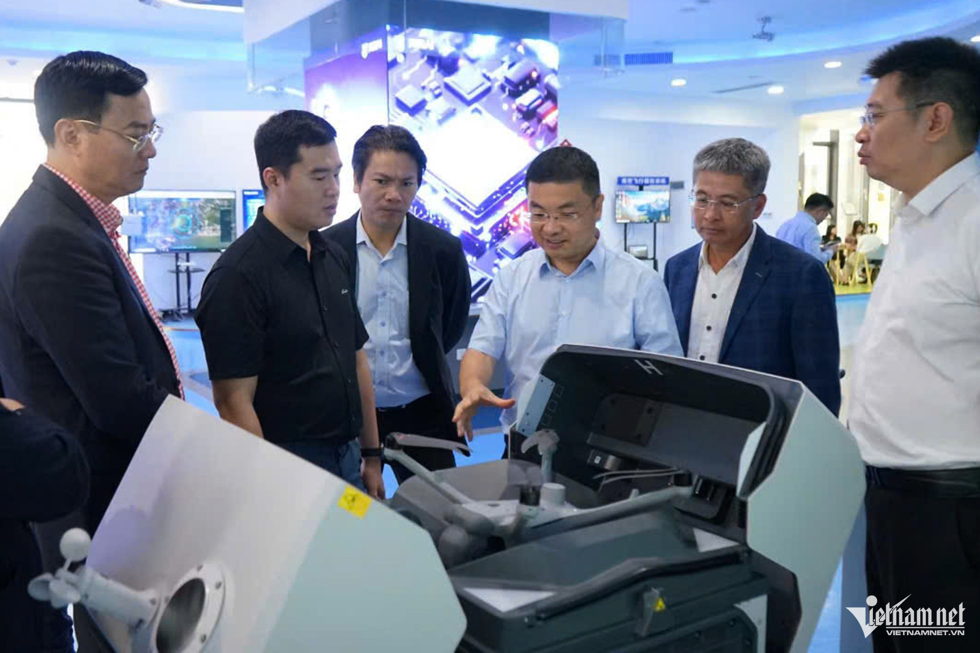 W-hop tac viet trung 03 60246.jpg