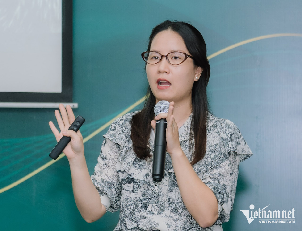 Nhiều người trẻ vẫn nghĩ thuốc lá điện tử 'vô hại' W-KKK00240.jpg