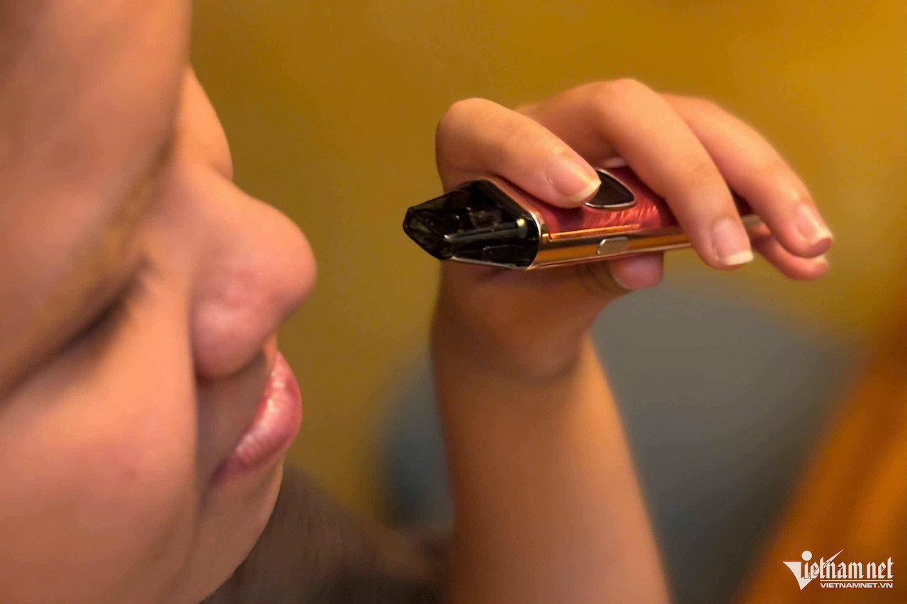 Nhiều người trẻ vẫn nghĩ thuốc lá điện tử 'vô hại' w thuoclaso16 2415.jpeg