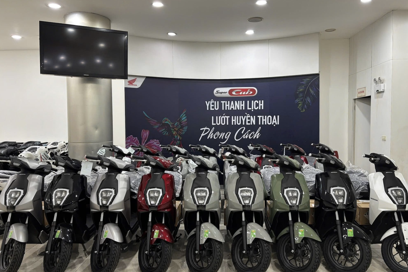 Xe máy điện giảm giá sâu, nhiều mẫu hot khan hàng, khó nhận xe ngay