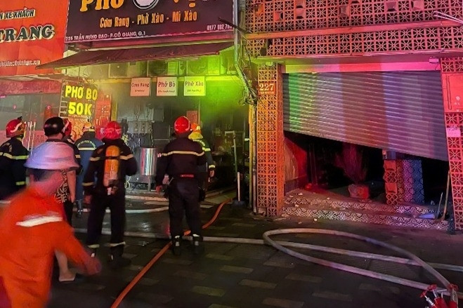 Cháy nhà ở trung tâm TPHCM, cụ ông 92 tuổi cùng ba phụ nữ được giải cứu