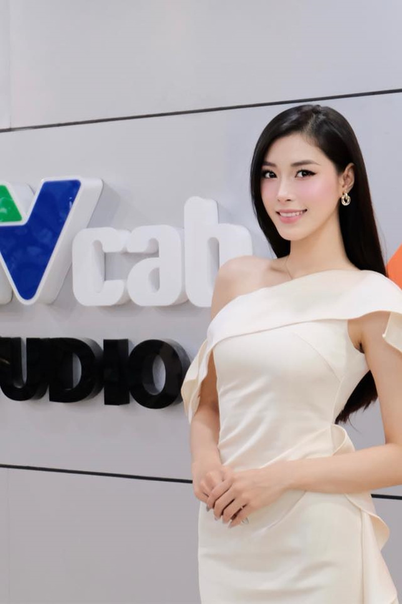 https://static-images.vnncdn.net/vps_images_publish/000001/000003/2026/5/1/dang-thu-huyen-007-1497.jpg