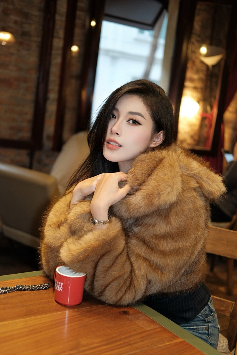 https://static-images.vnncdn.net/vps_images_publish/000001/000003/2026/5/1/dang-thu-huyen-009-1503.jpg