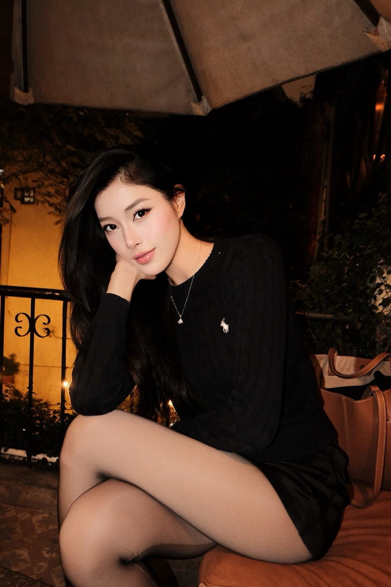 https://static-images.vnncdn.net/vps_images_publish/000001/000003/2026/5/1/dang-thu-huyen-011-1502.jpg