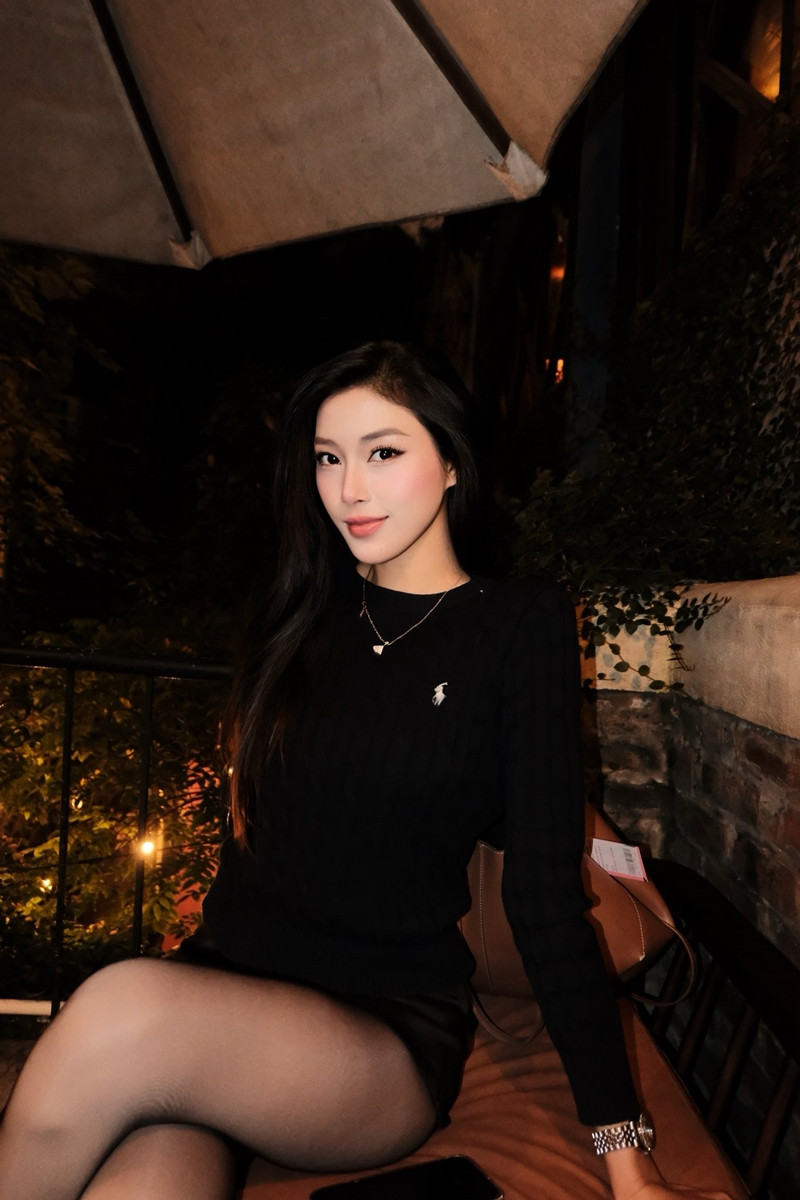 https://static-images.vnncdn.net/vps_images_publish/000001/000003/2026/5/1/dang-thu-huyen-012-1501.jpg