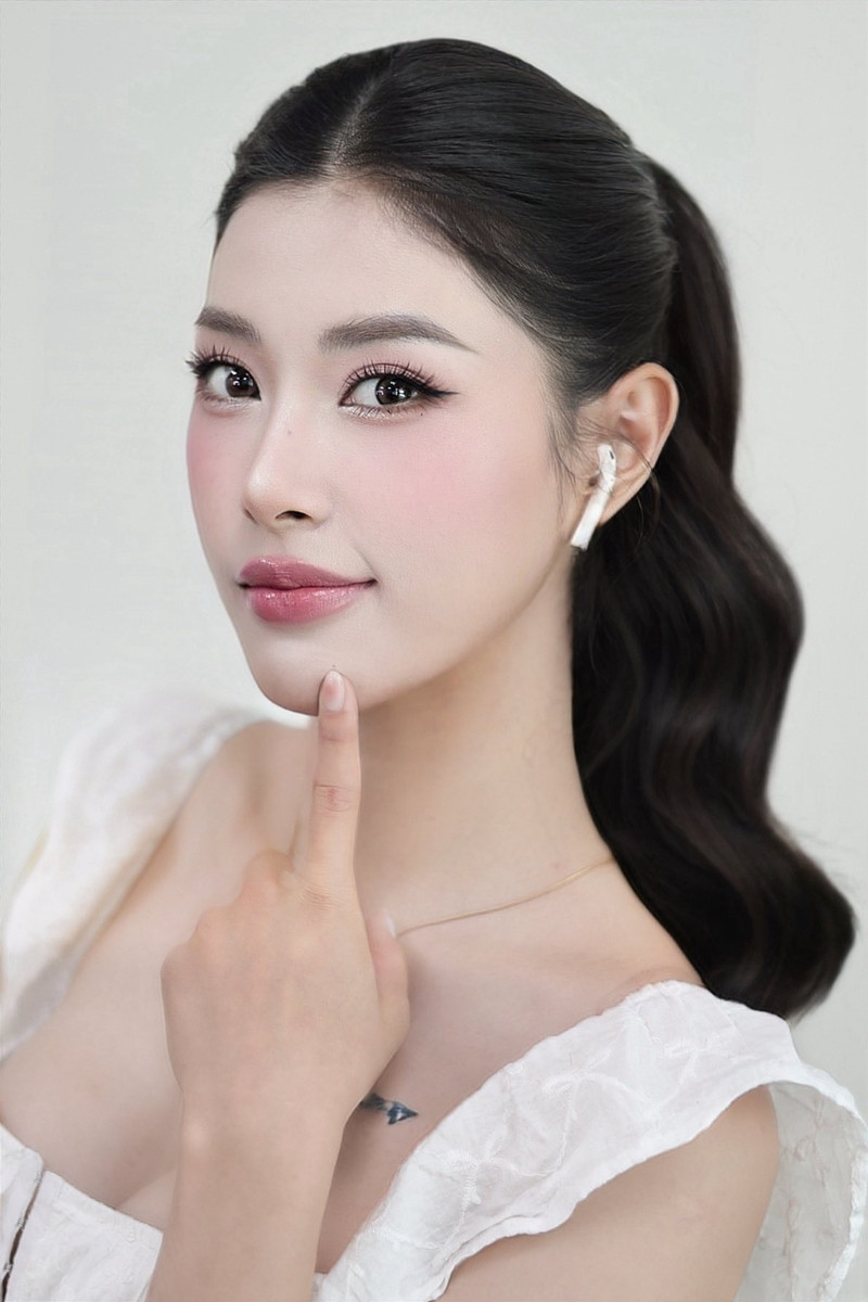 https://static-images.vnncdn.net/vps_images_publish/000001/000003/2026/5/1/dang-thu-huyen-013-1510.jpg