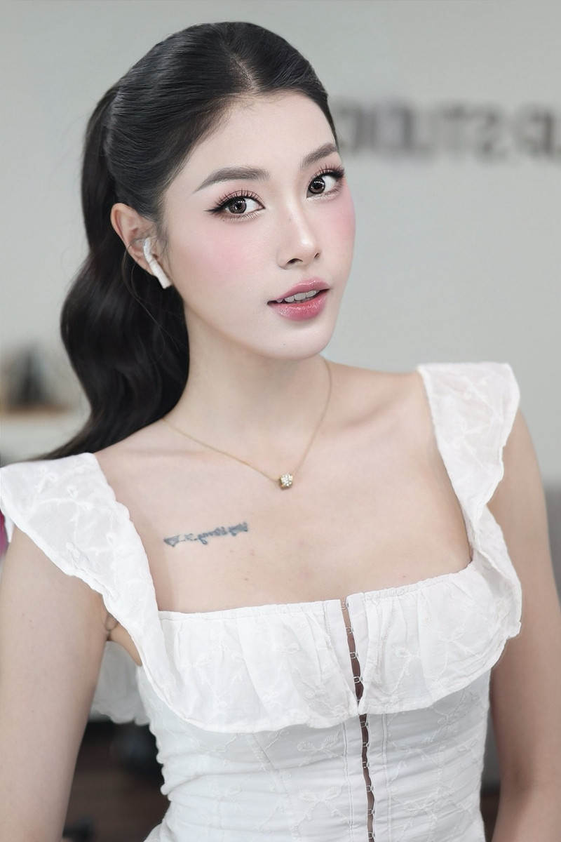 https://static-images.vnncdn.net/vps_images_publish/000001/000003/2026/5/1/dang-thu-huyen-014-1509.jpg